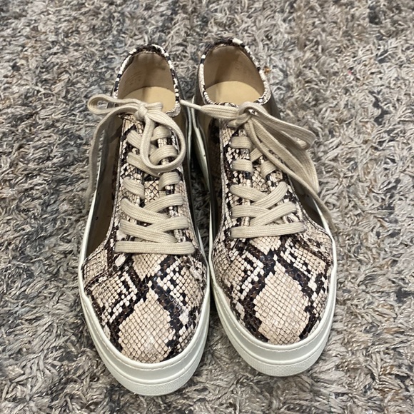 Aldo women’s lace up snake, print sneaker size 8.5 - Picture 2 of 10
